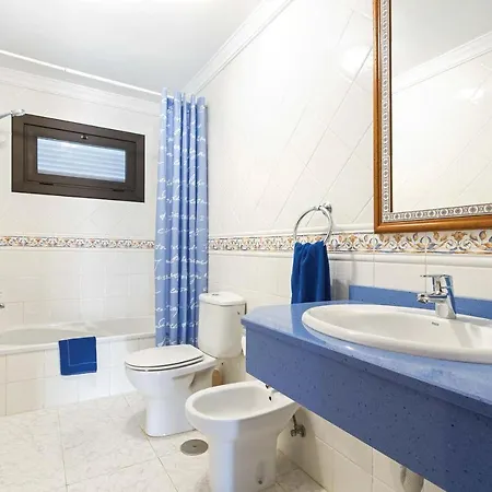 Puerto Del Carmen Sleeps 4 Air Con Wifi Villa