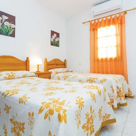 Villa Puerto Del Carmen Sleeps 4 Air Con Wifi Puerto del Carmen